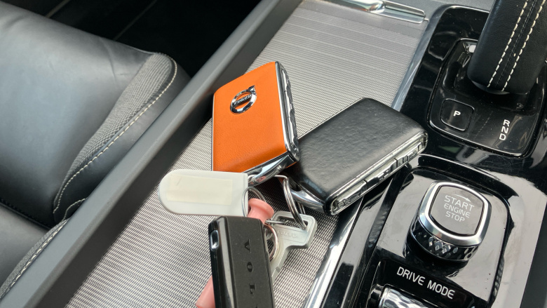 Volvo Xc60 2.0 B5P [250] R DESIGN Pro 5dr AWD Geartronic Petrol Estate